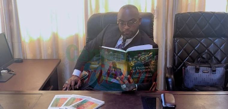 Abdel Akimi Ngapout Ngouh: RÃĐflexion sur une ÃĐconomie Ã la croisÃĐe des chemins